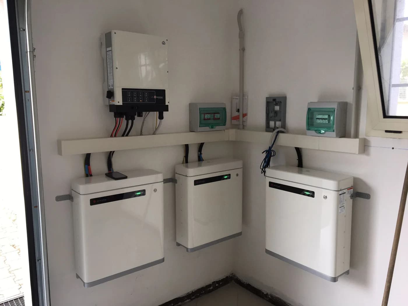 Inverter e batterie di accumulo installati nell’abitazione dello stesso intervento