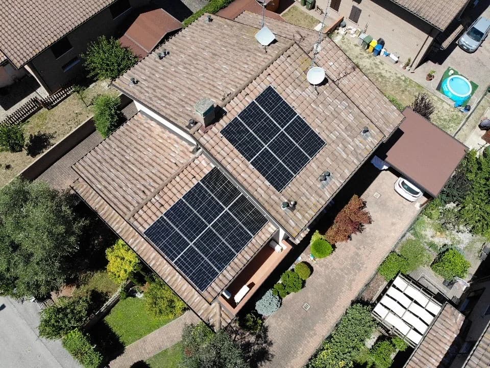 Fotovoltaico sulla copertura dell’intervento residenziale pubblicato nel gennaio 2024