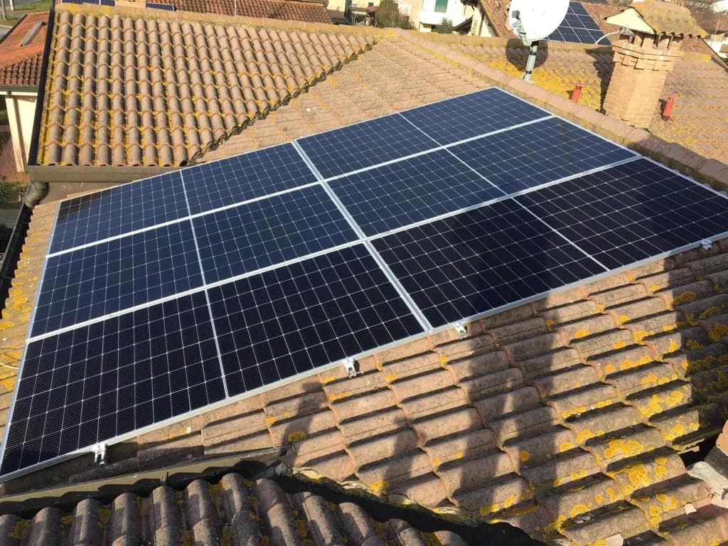 Impianto fotovoltaico Solar Innovatio su una copertura residenziale in coppi